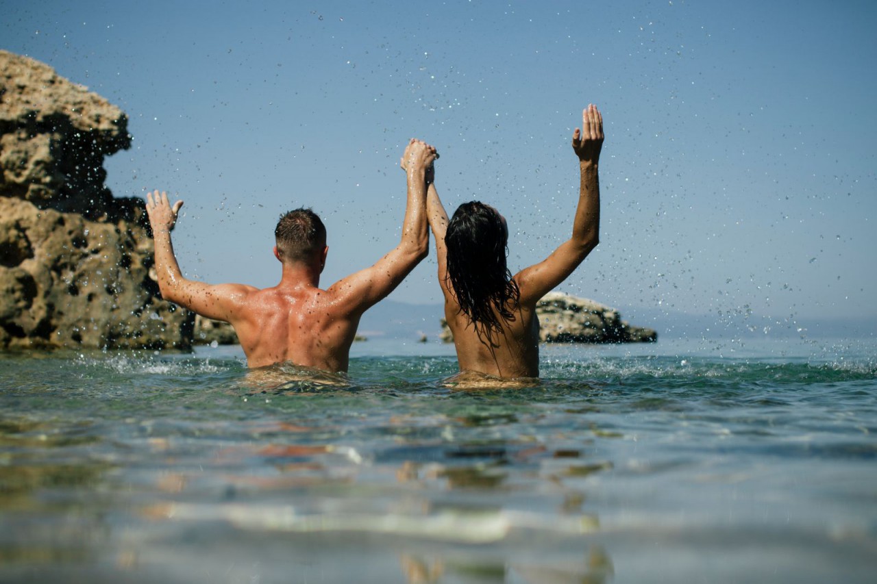 Nudist Standing Nude - Wanna get Cheeky? Discover nine of Australia's best nudist beaches! |  JumpOn.online